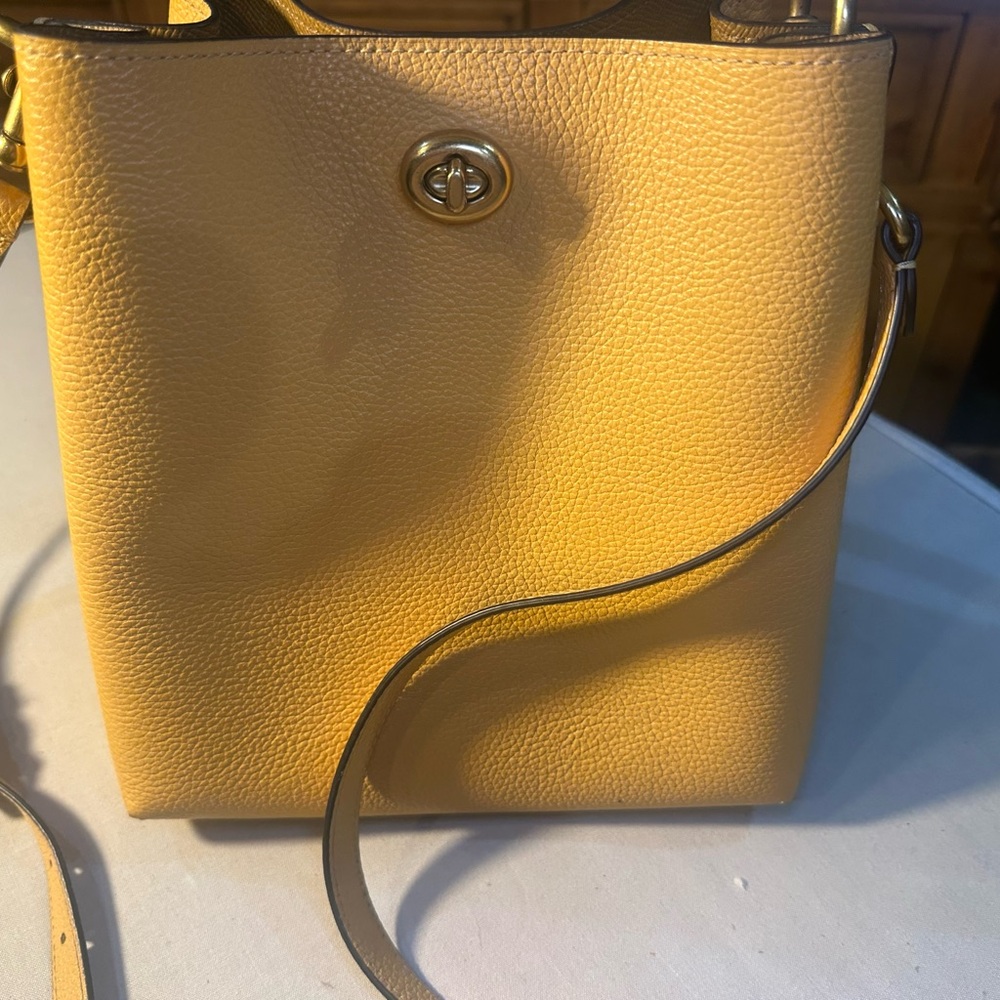 LIKE NEW Coach Pebble Leather Shoulder Bag in Mustard - Picture 5 of 12